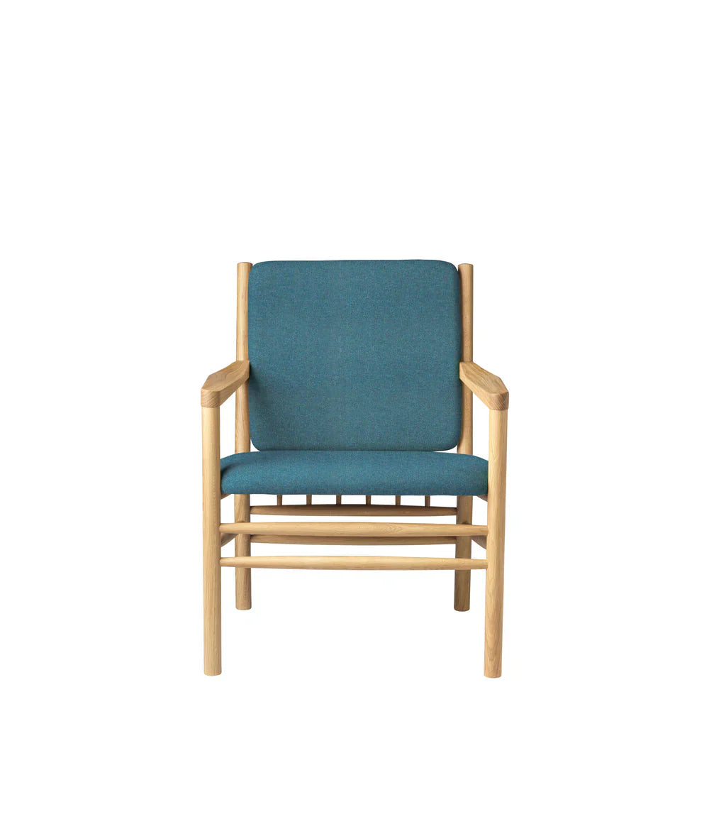 J147 Armchair — Nature Lacquered Oak/Green