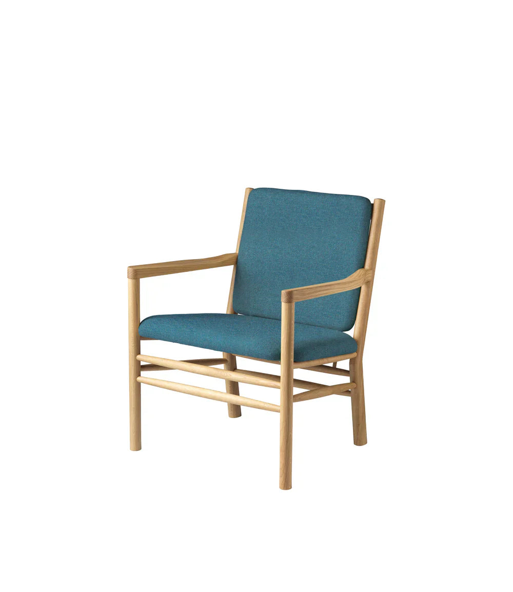 J147 Armchair — Nature Lacquered Oak/Green