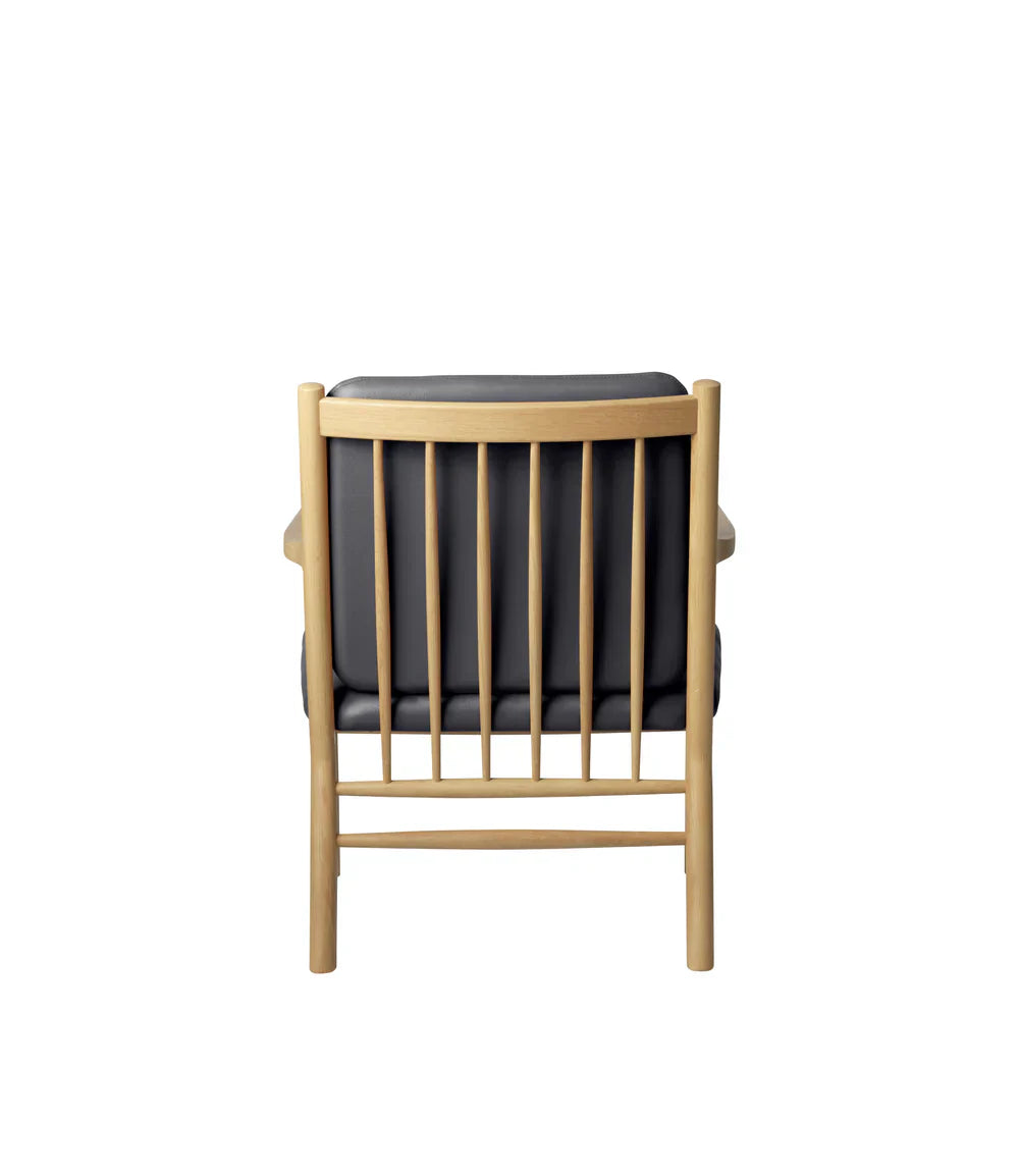 J147 Armchair — Nature Lacquered Oak/Black Leather