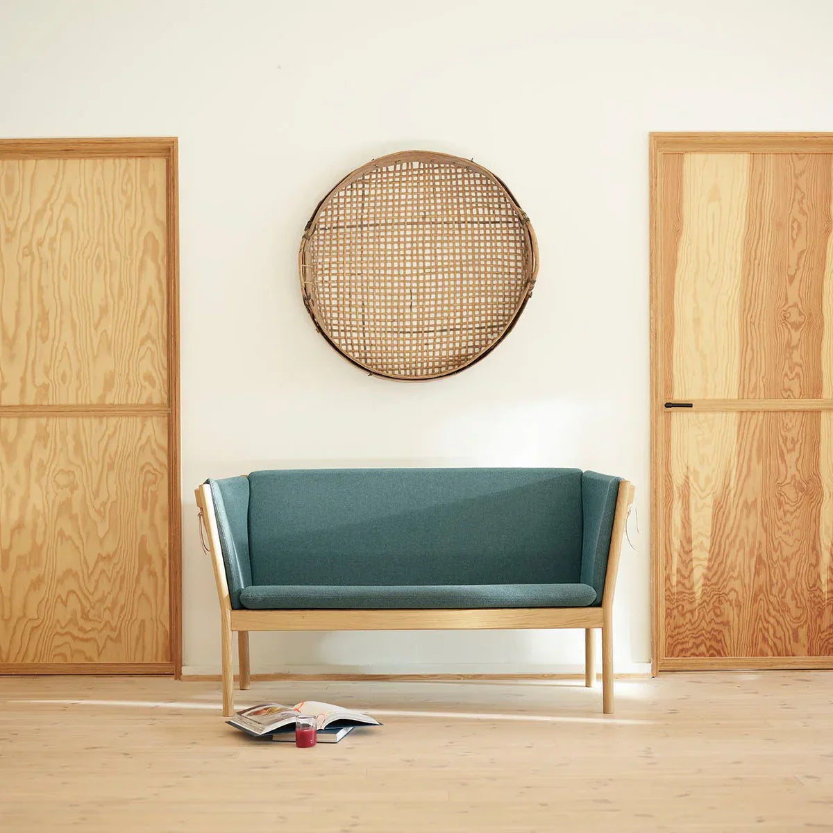 J148 2-Person Sofa — Nature Lacquered Oak/Green