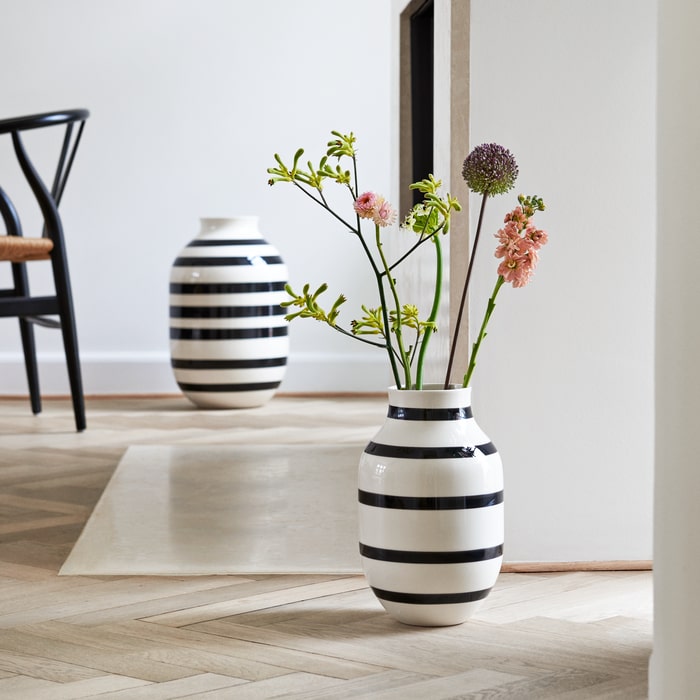Kähler Omaggio Vase — Black