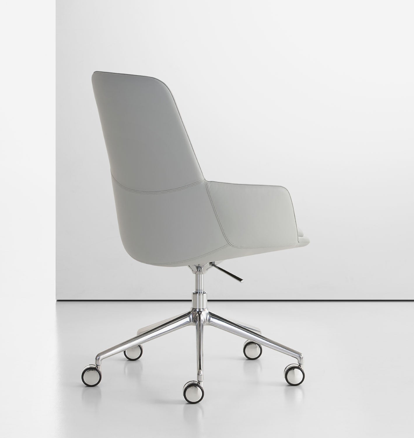 Kylo Swivel Chair — High-Back