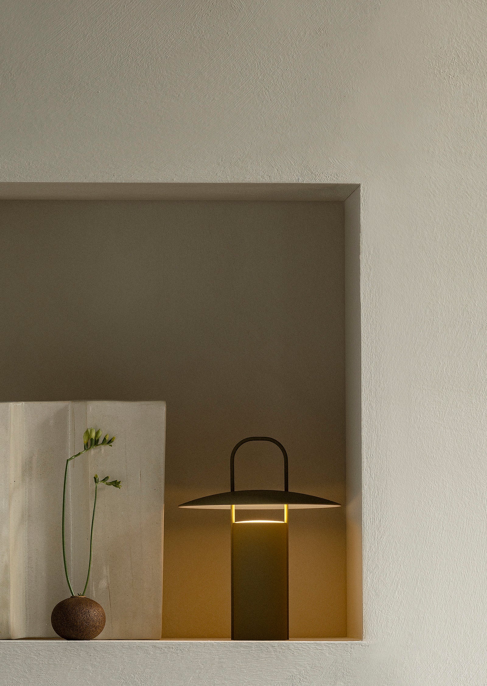 Ray Portable Table Lamp