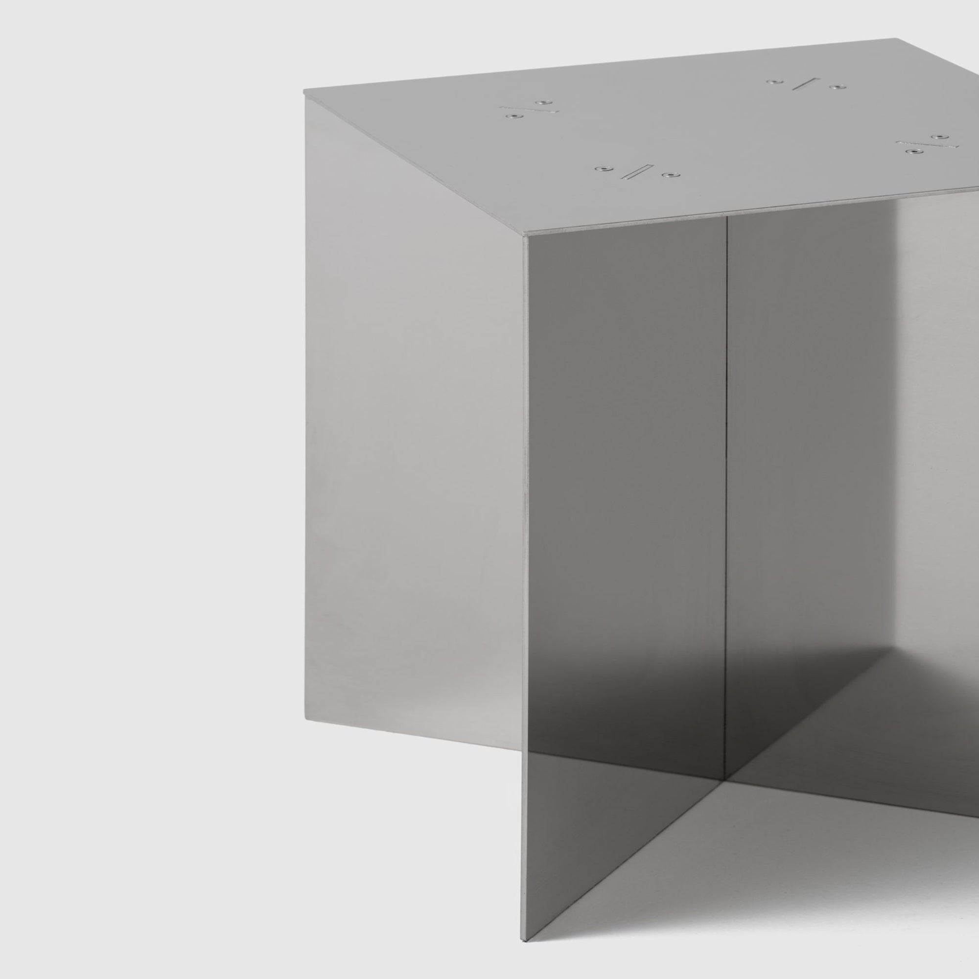 NM07 Stool