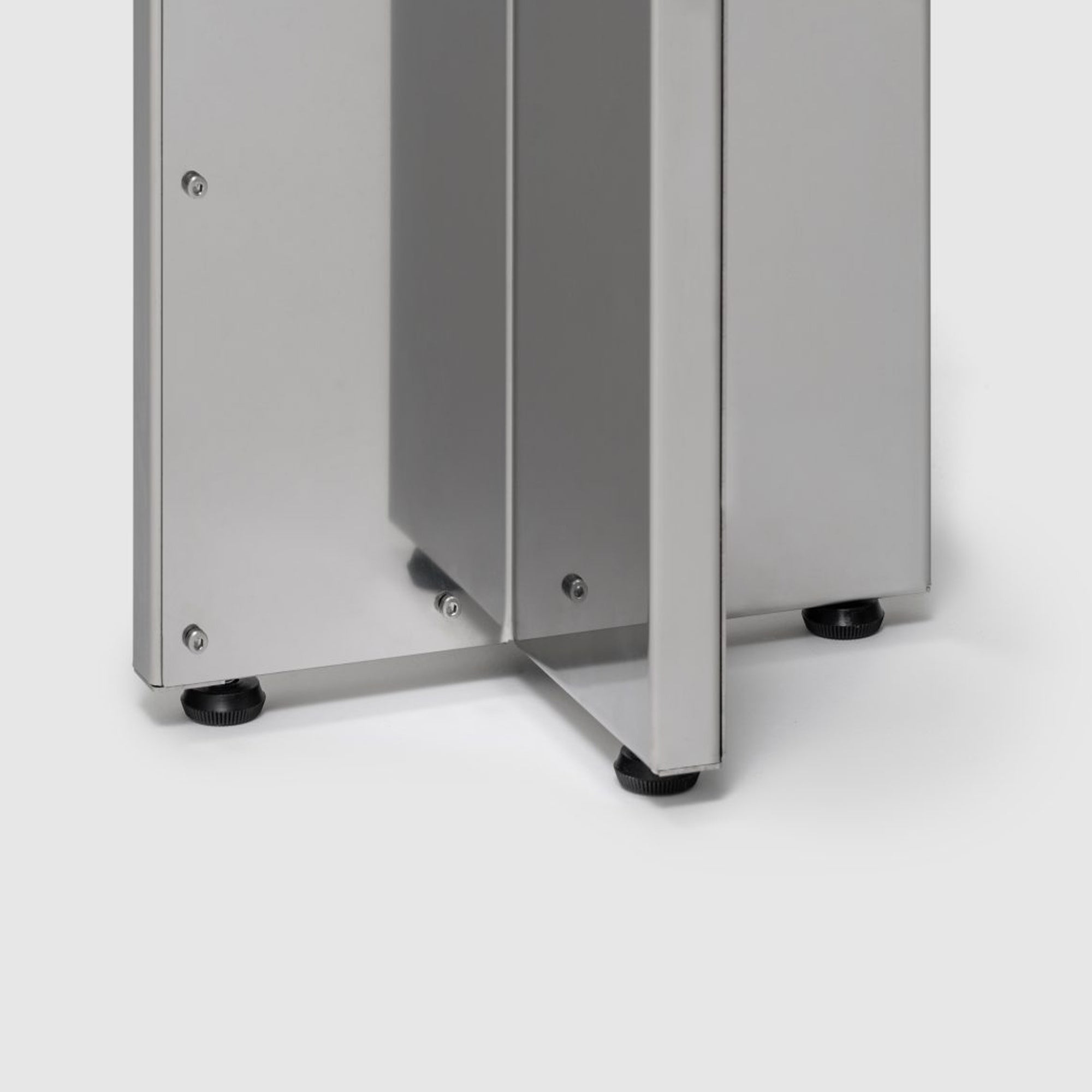 NM22 Stool