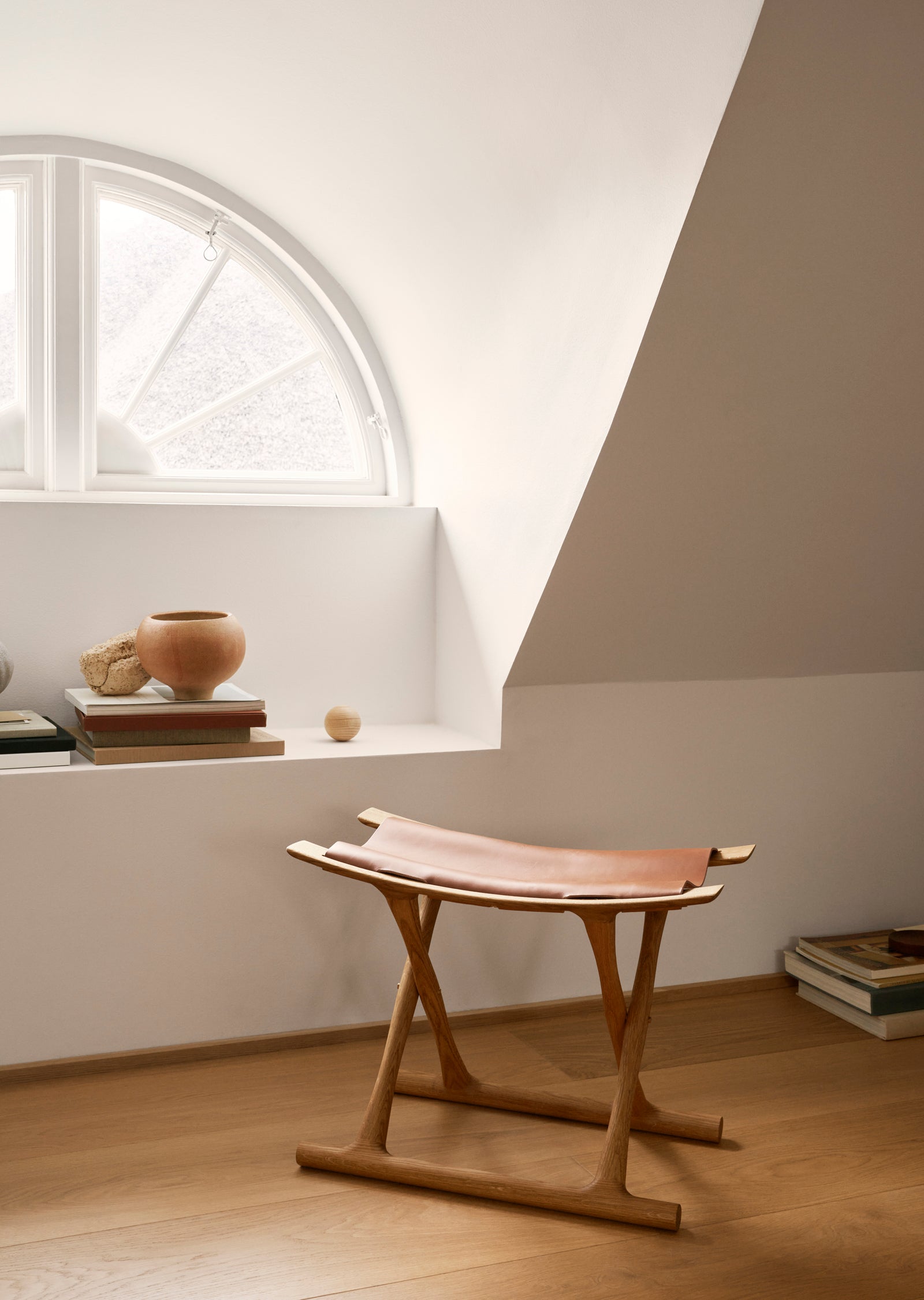 OW2000 Egyptian Folding Stool
