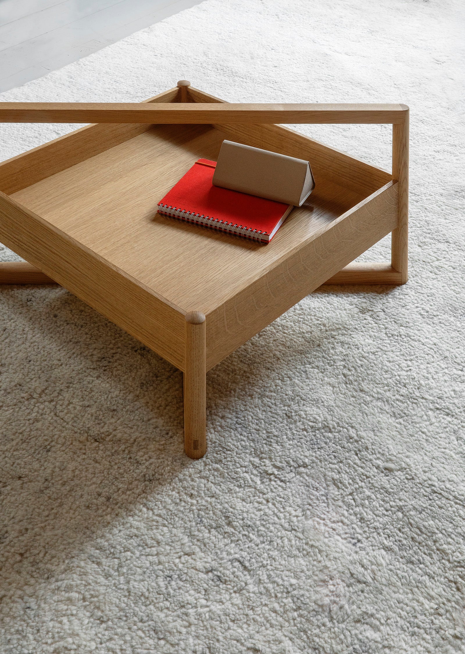 Taso Tray Table