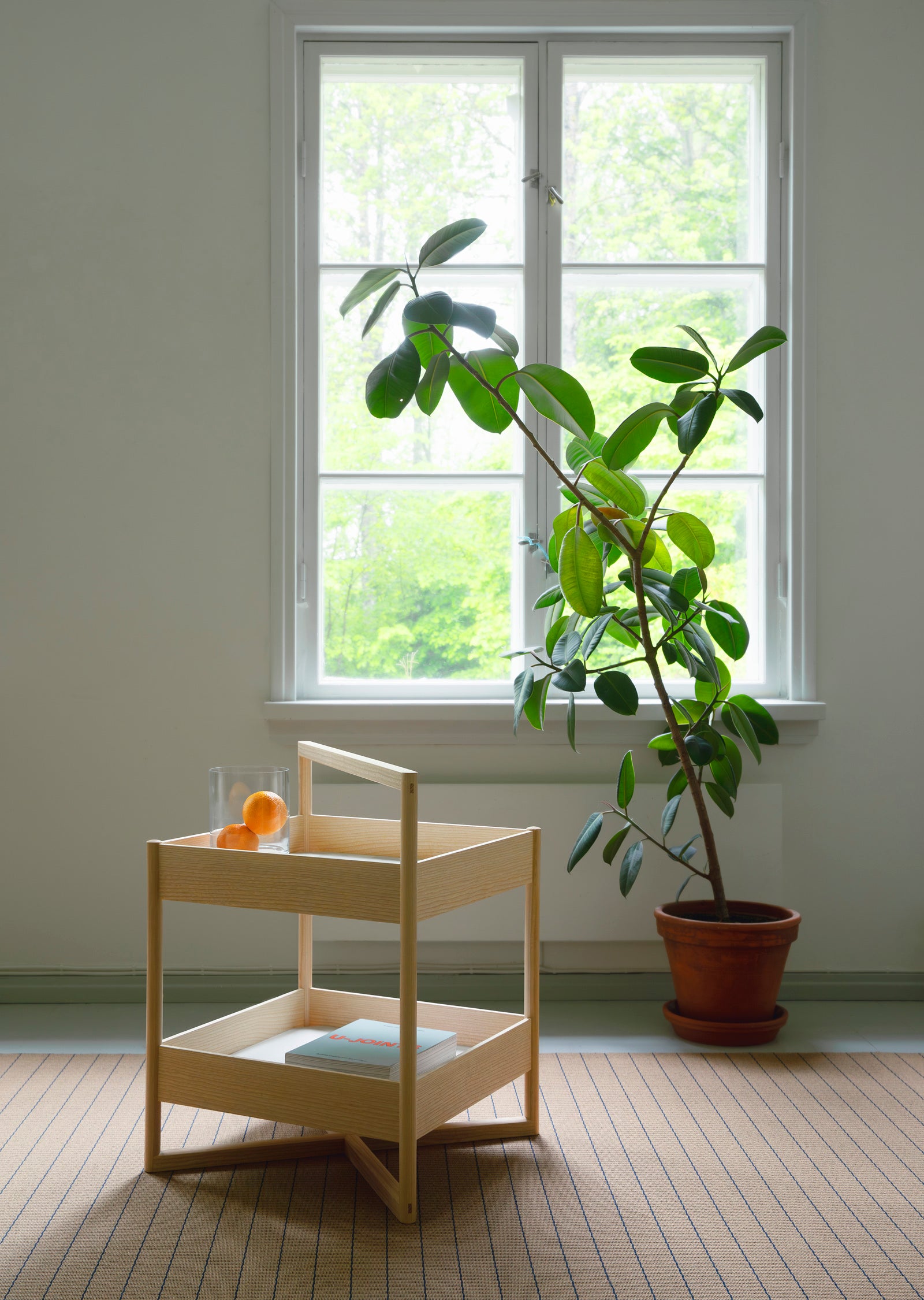 Taso Tray Table
