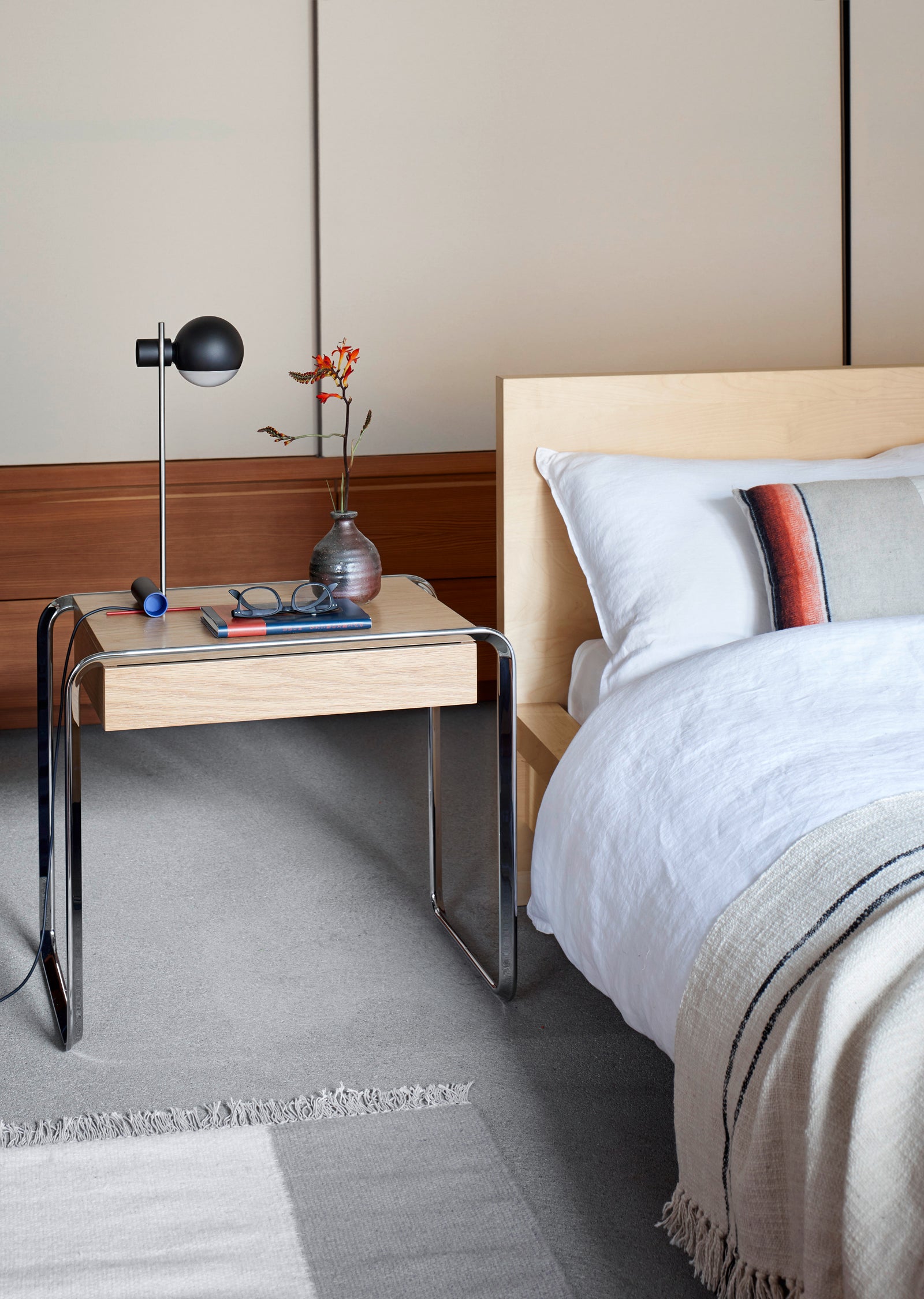 L25 Table Lamp — CE