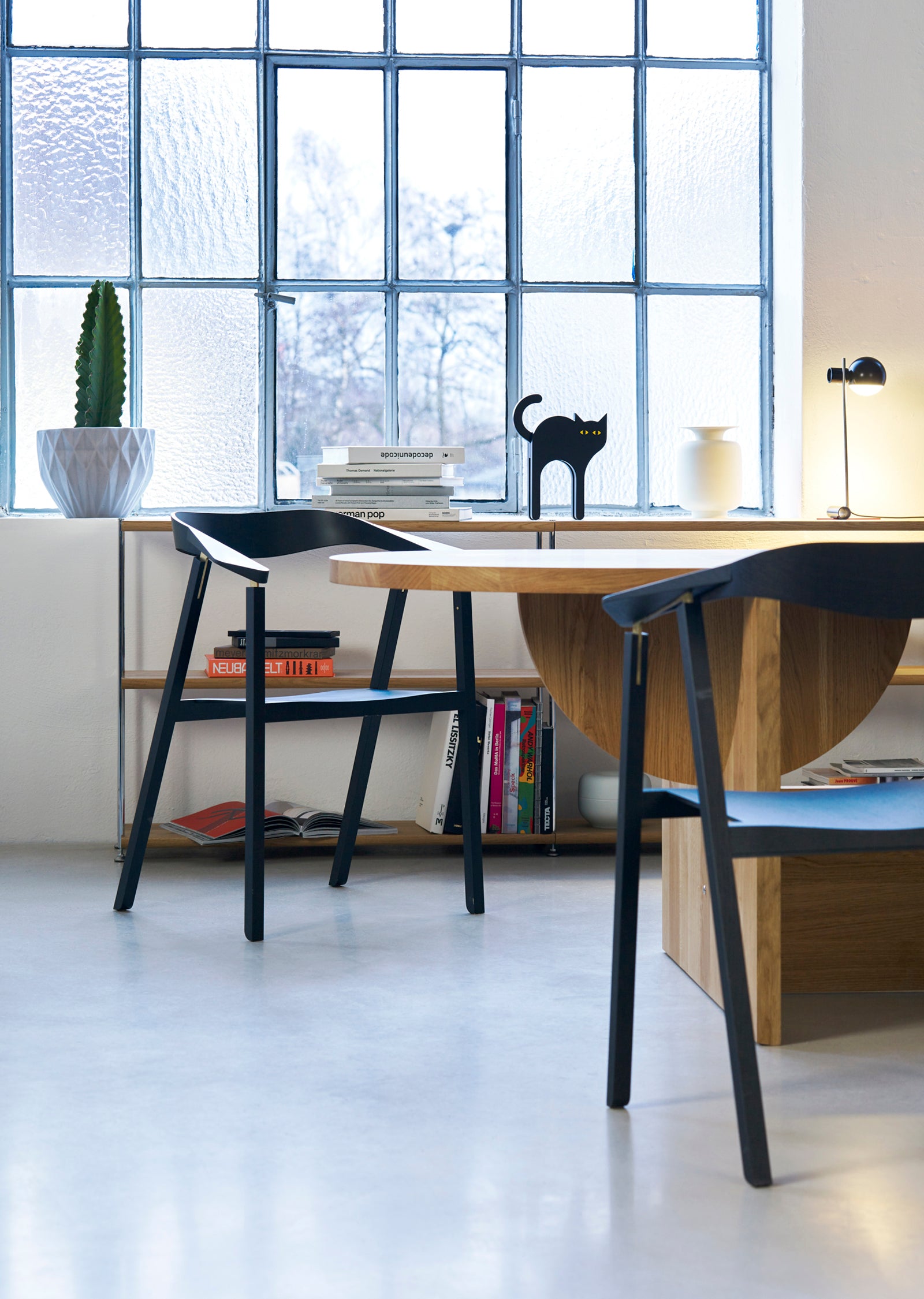 L25 Table Lamp — CE