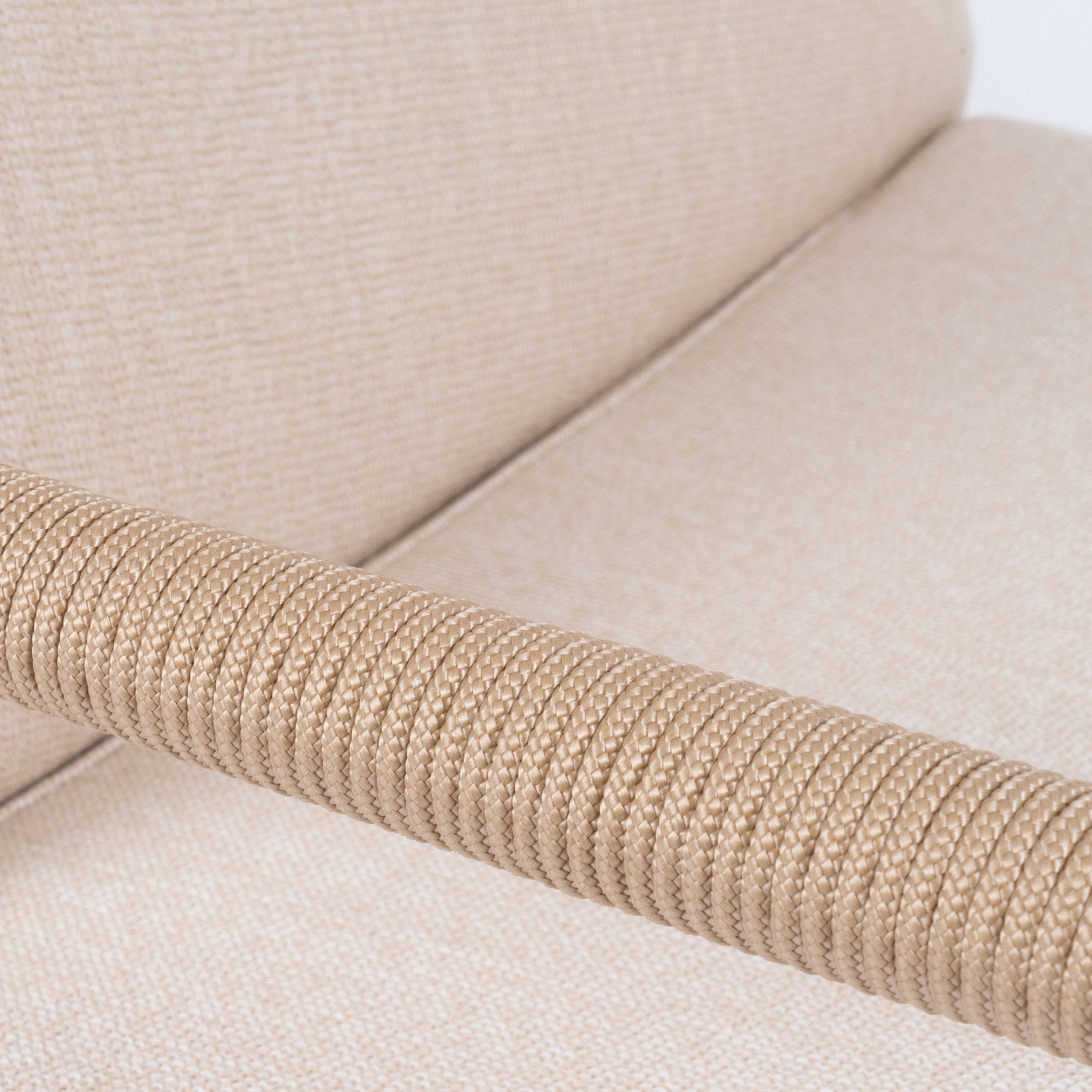 D35-1 Cantilever Lounge Chair