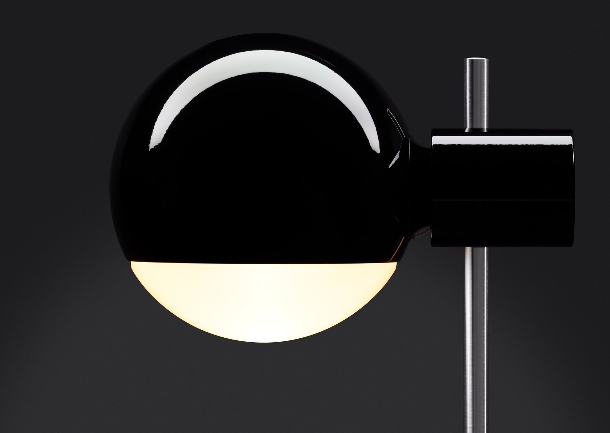 L25 Table Lamp — CE