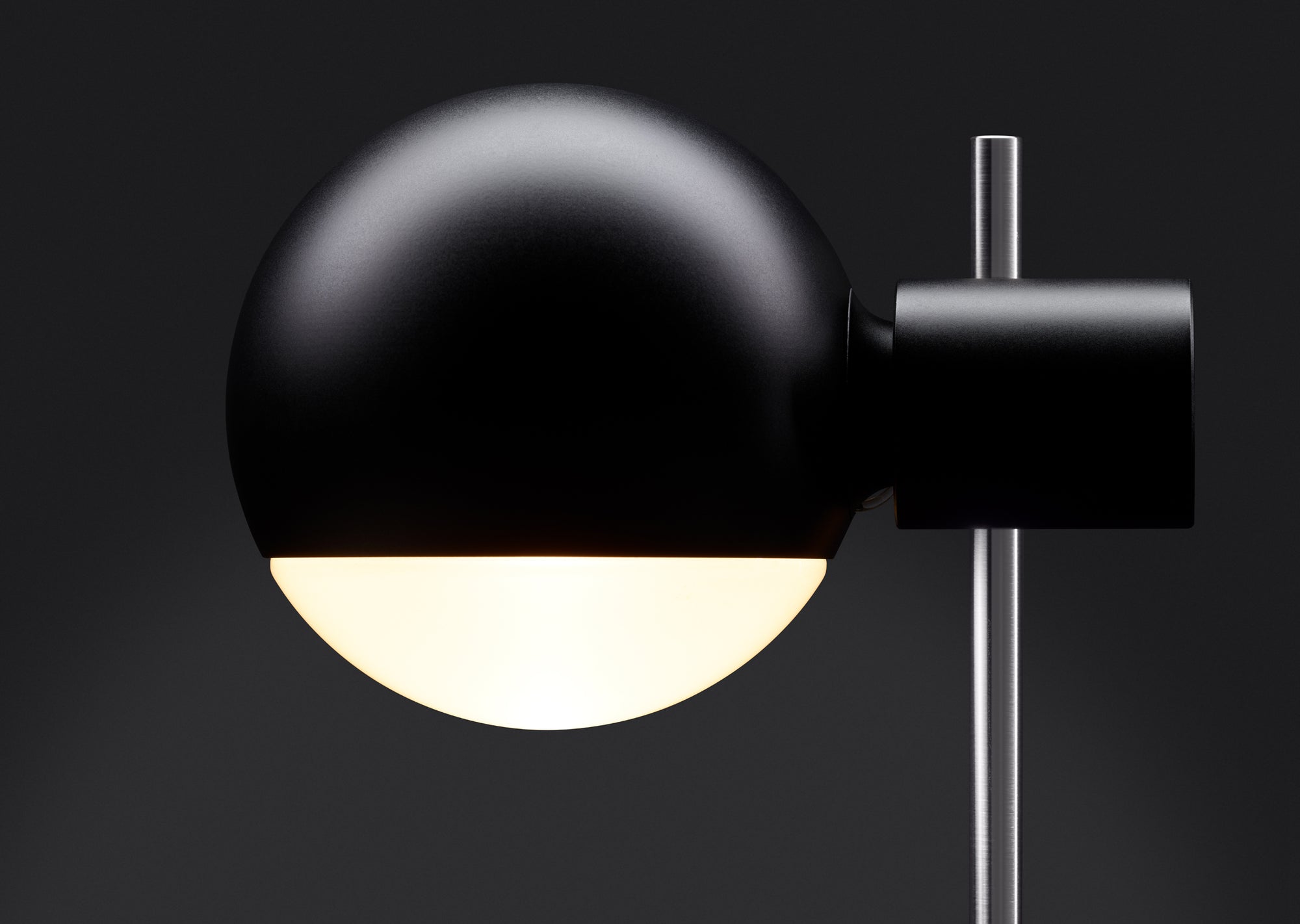 L25 Table Lamp — CE
