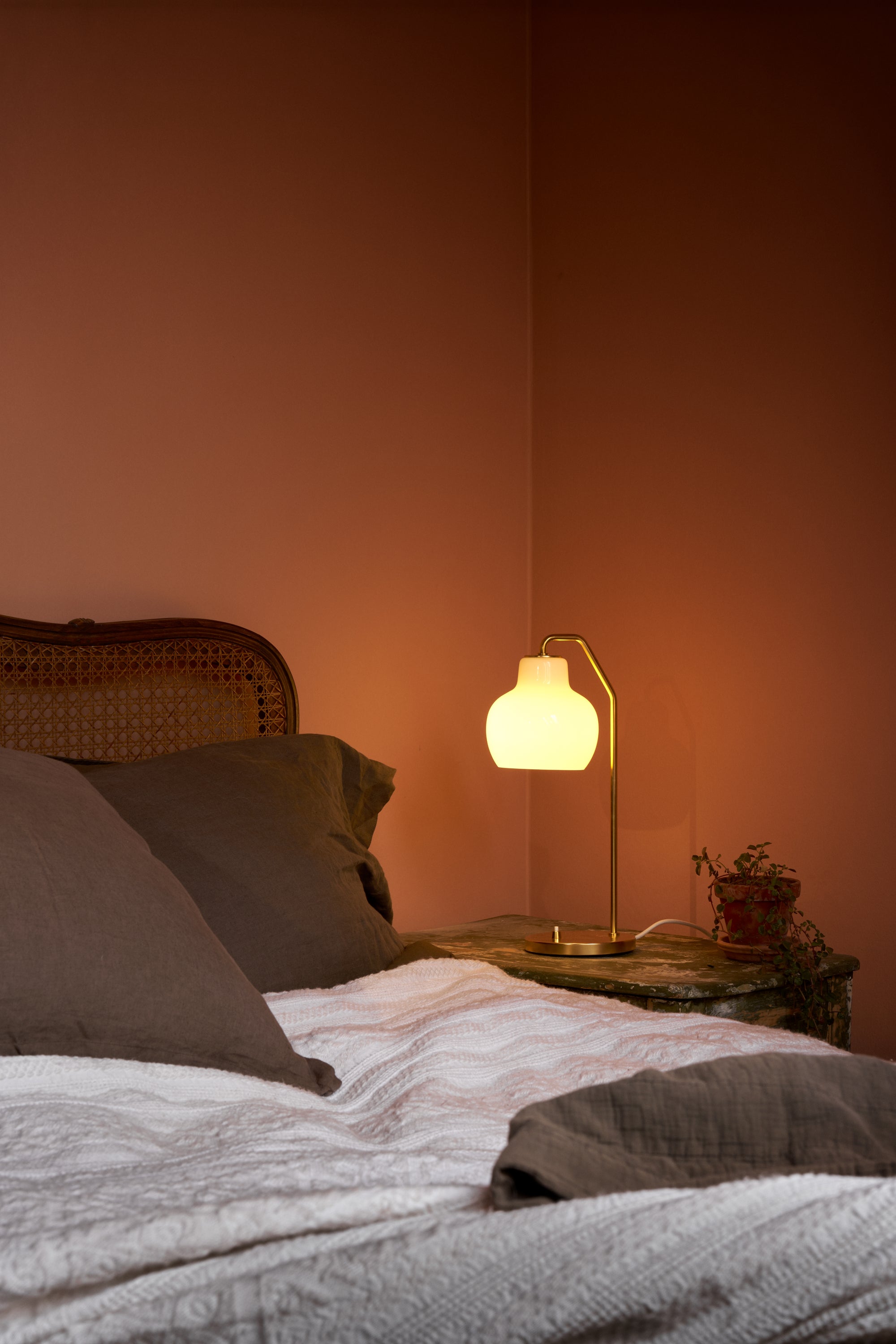VL Ring Crown Table Lamp
