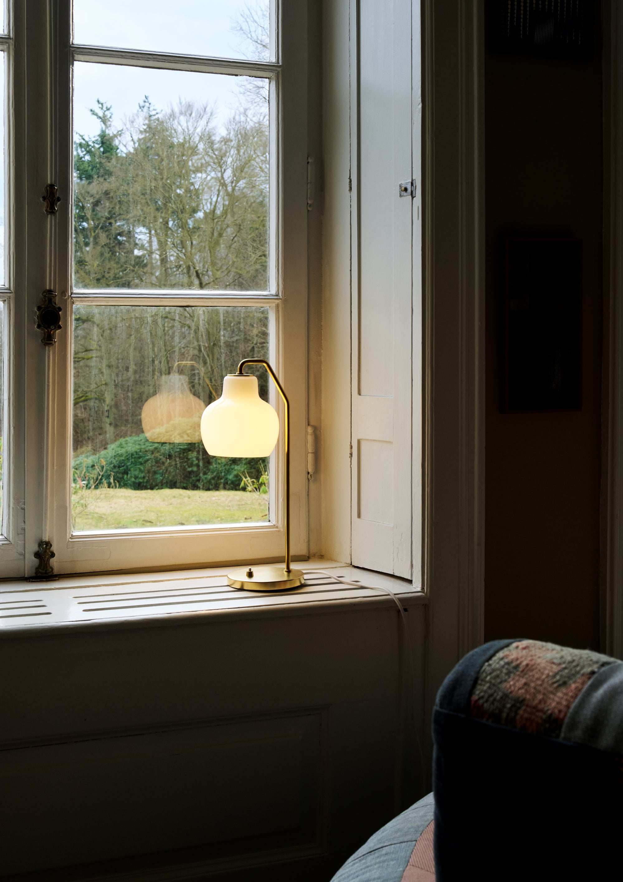 VL Ring Crown Table Lamp
