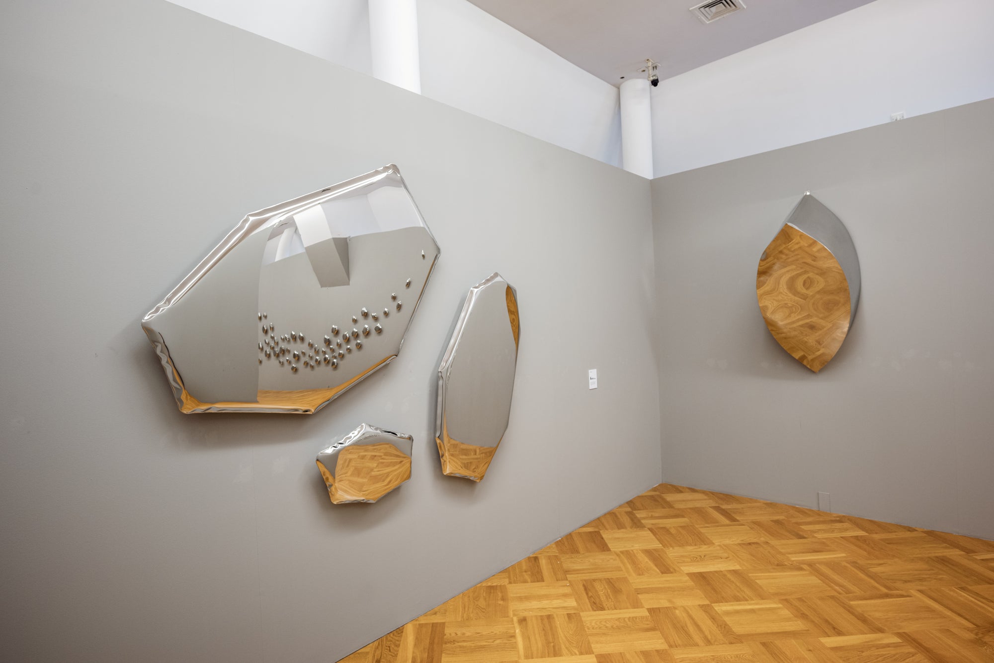 Lezka Mirror