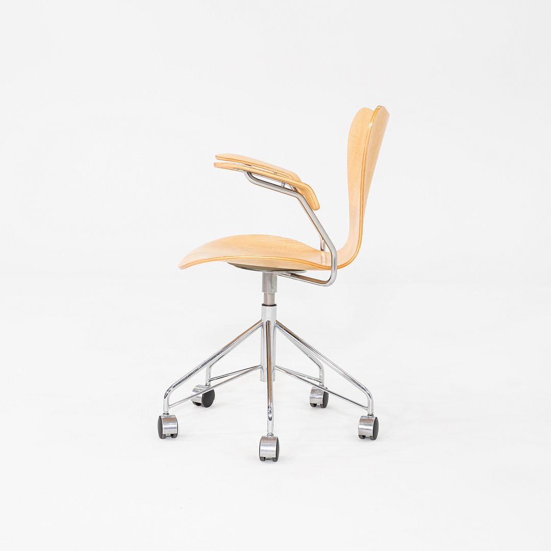 Series 7 Desk Chair, Model 3217