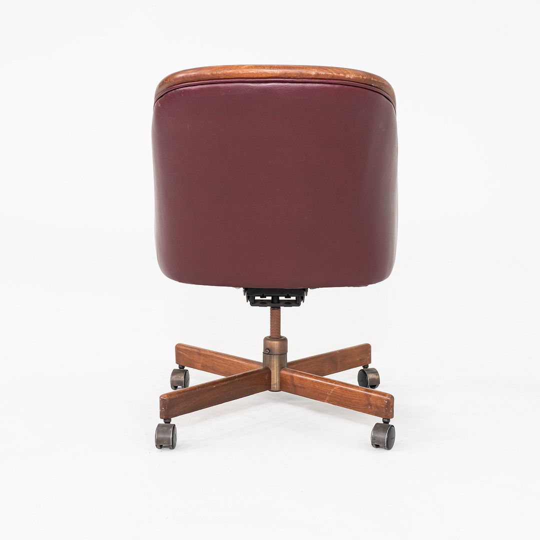 Model 1081 Desk Chair