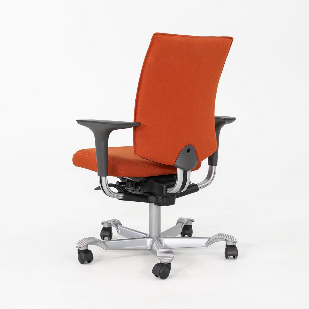 H05 Desk Chair