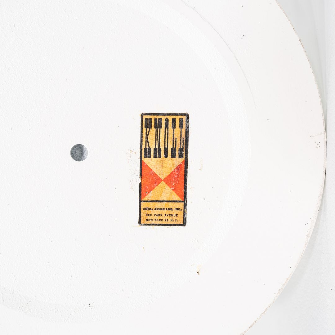 Pedestal Round Ashtray