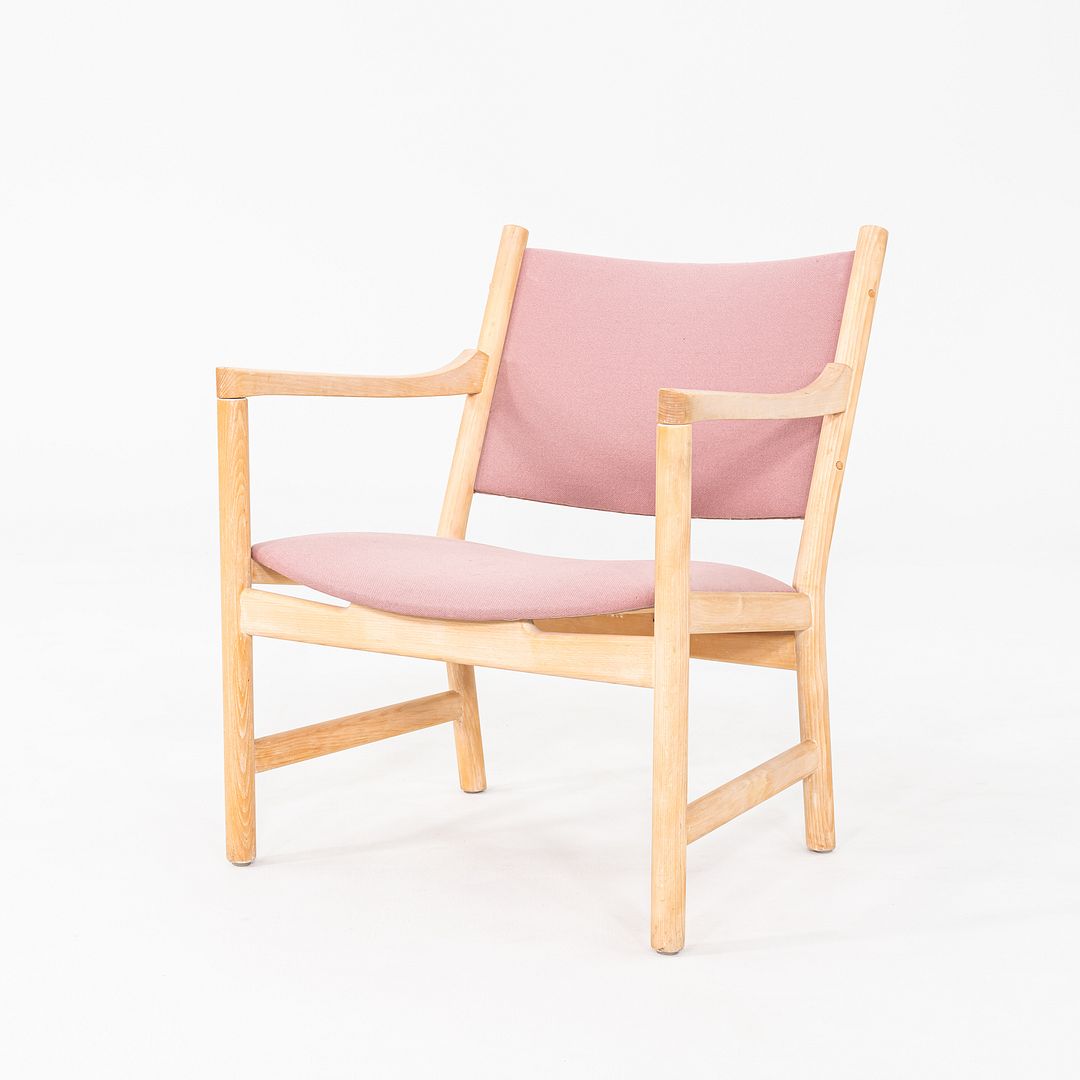 CH-52 Lounge Chair