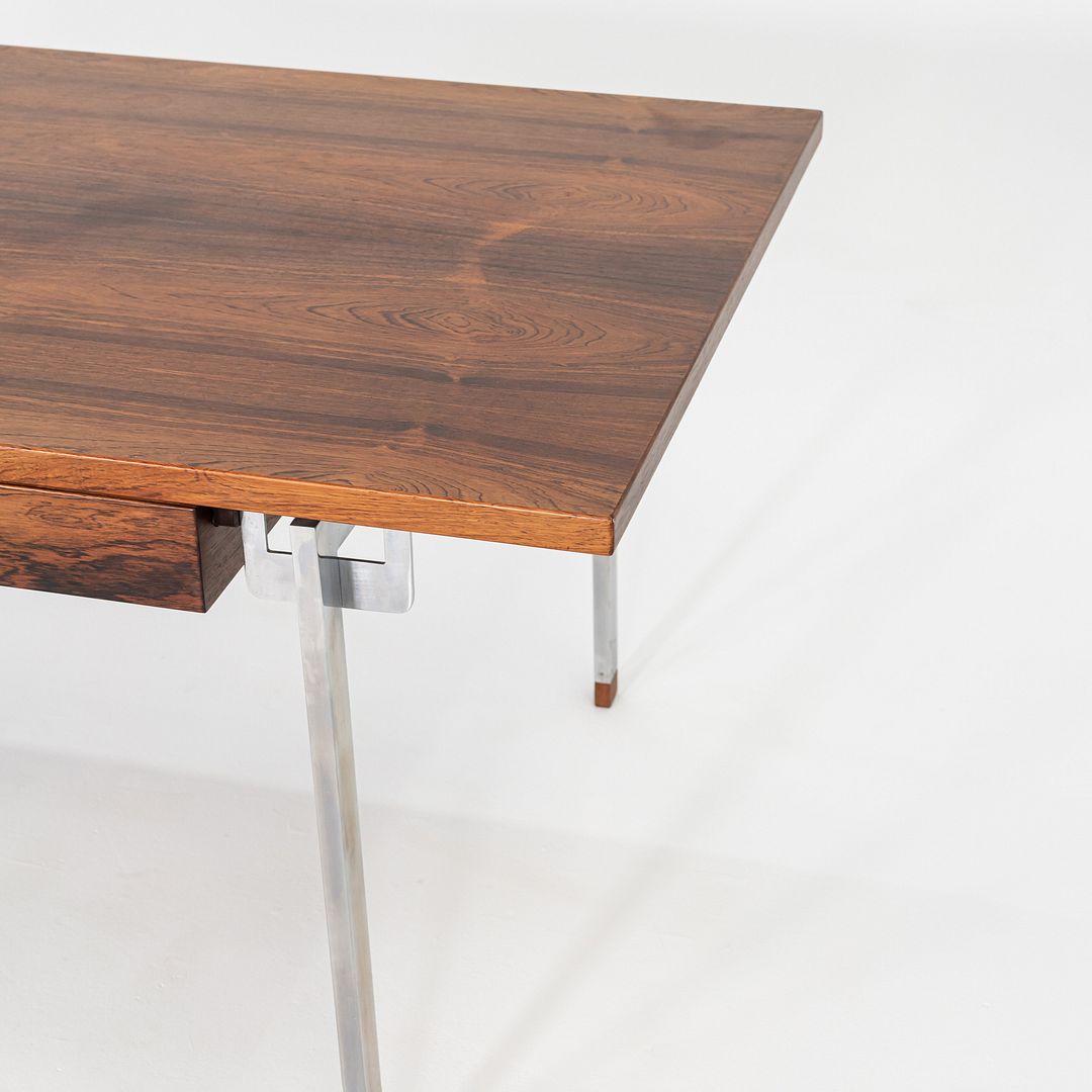 AT325 Desk
