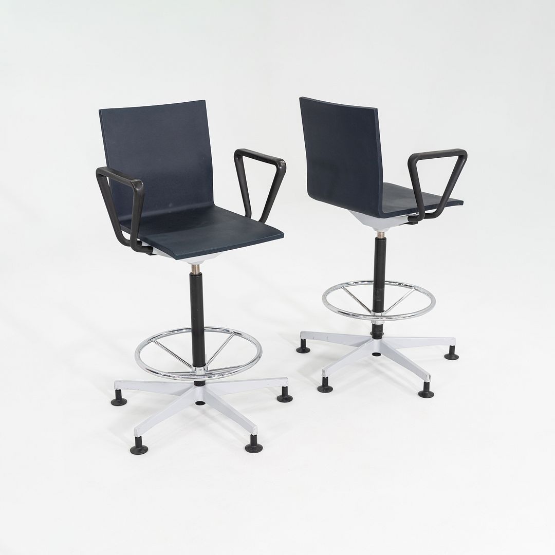 .04 Drafting Stool