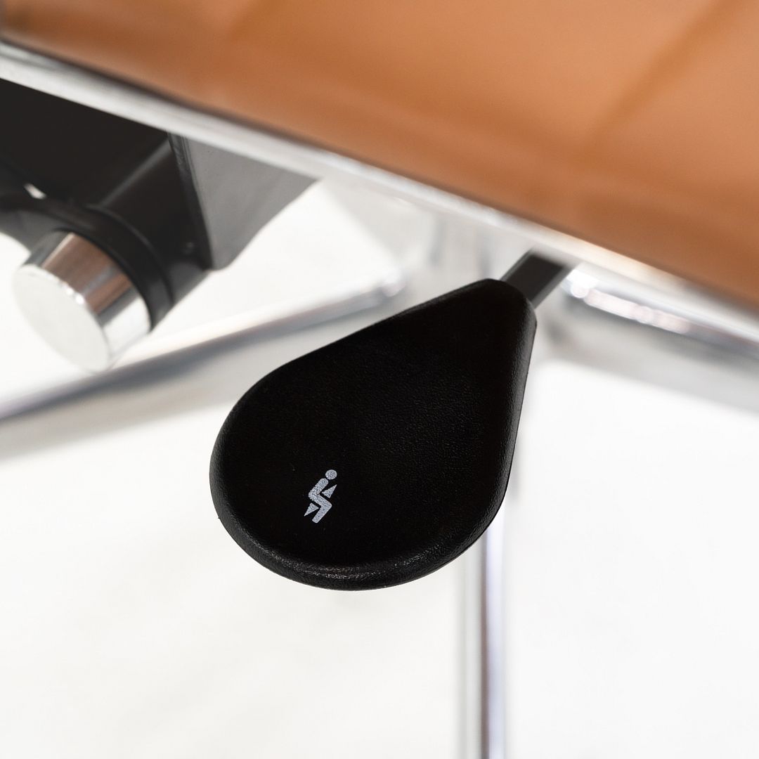 Eames Aluminum Group Management Desk Chair, Model EA335