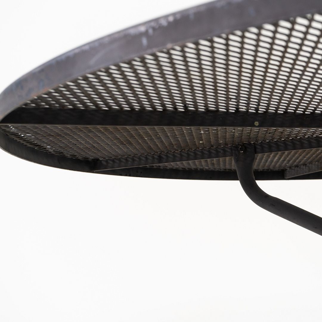 Sculptura Round Dining Table