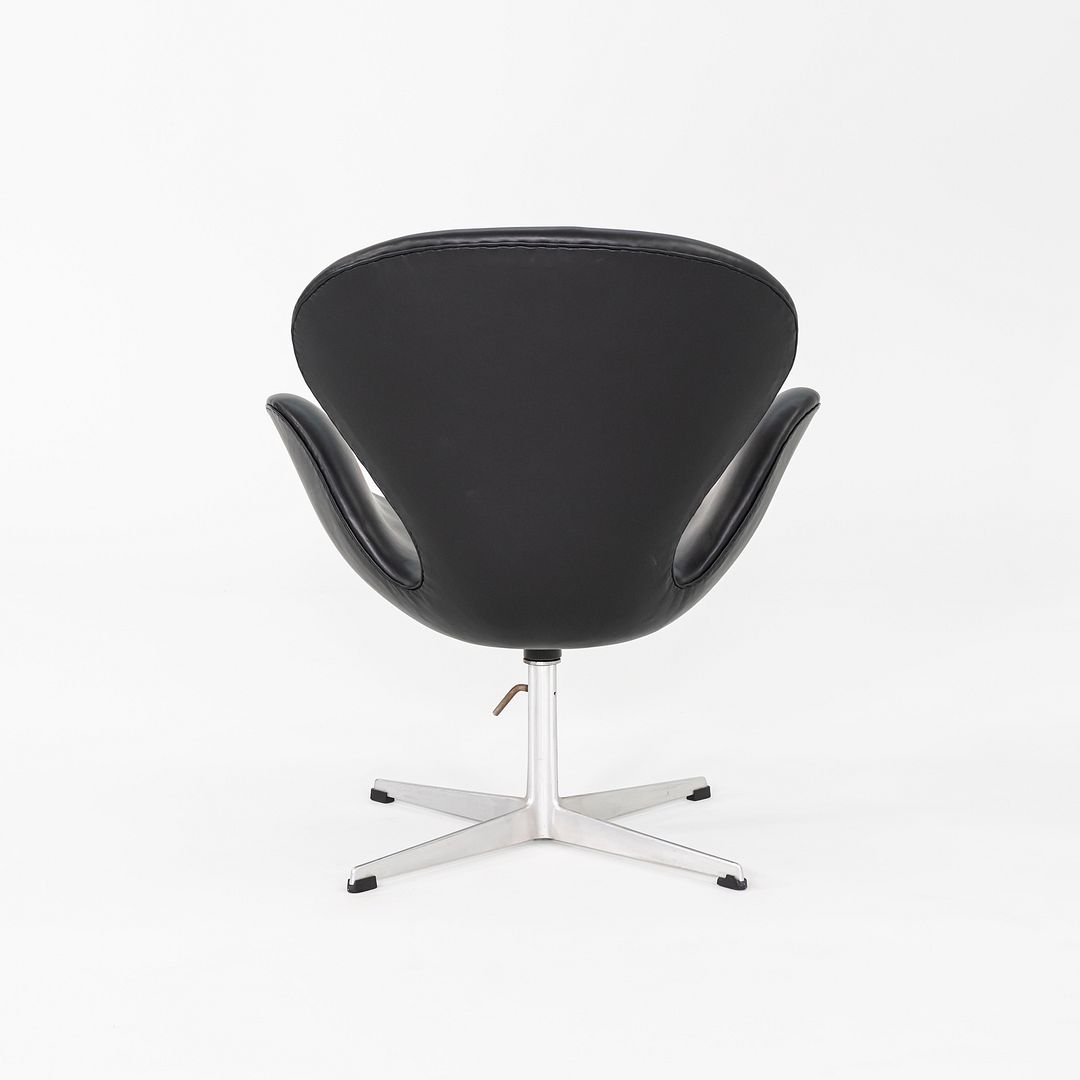 Swan Chair, Model 3320