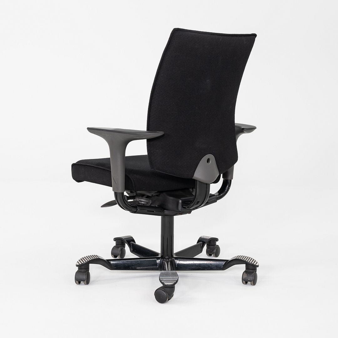 H05 Desk Chair