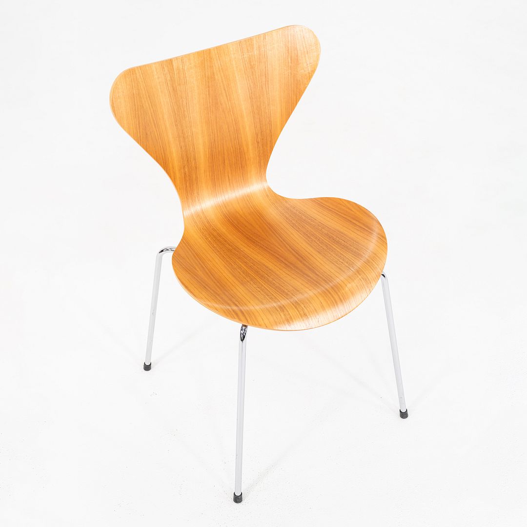 Series 7 Stacking Chair, Model 3107