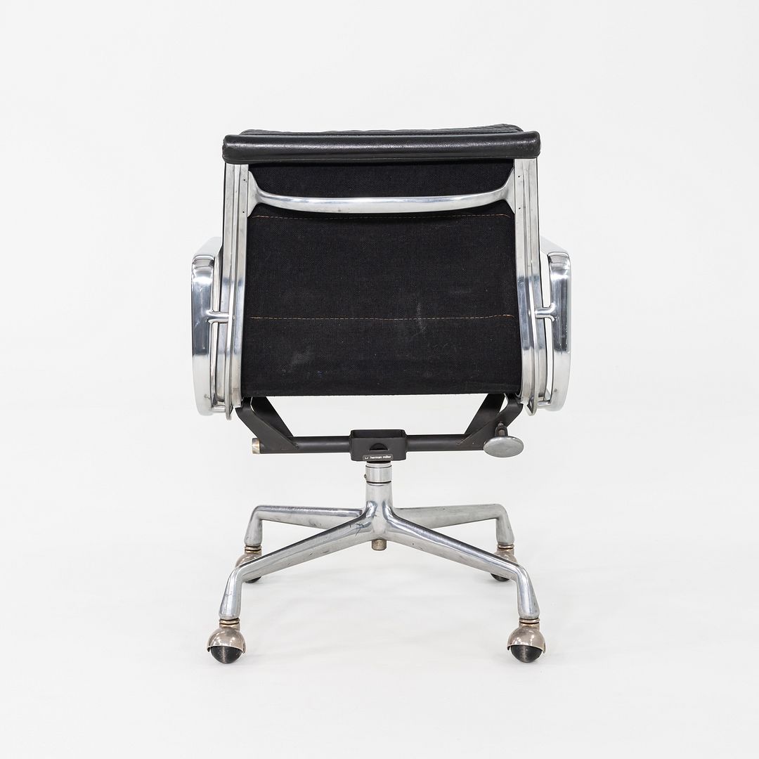 Soft Pad Management Chair, EA418