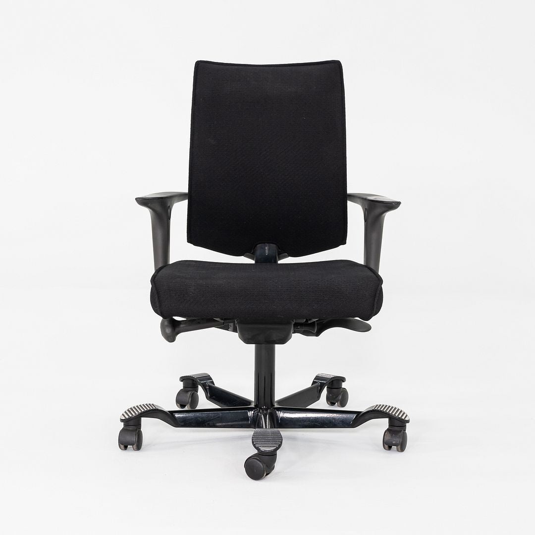 H05 Desk Chair