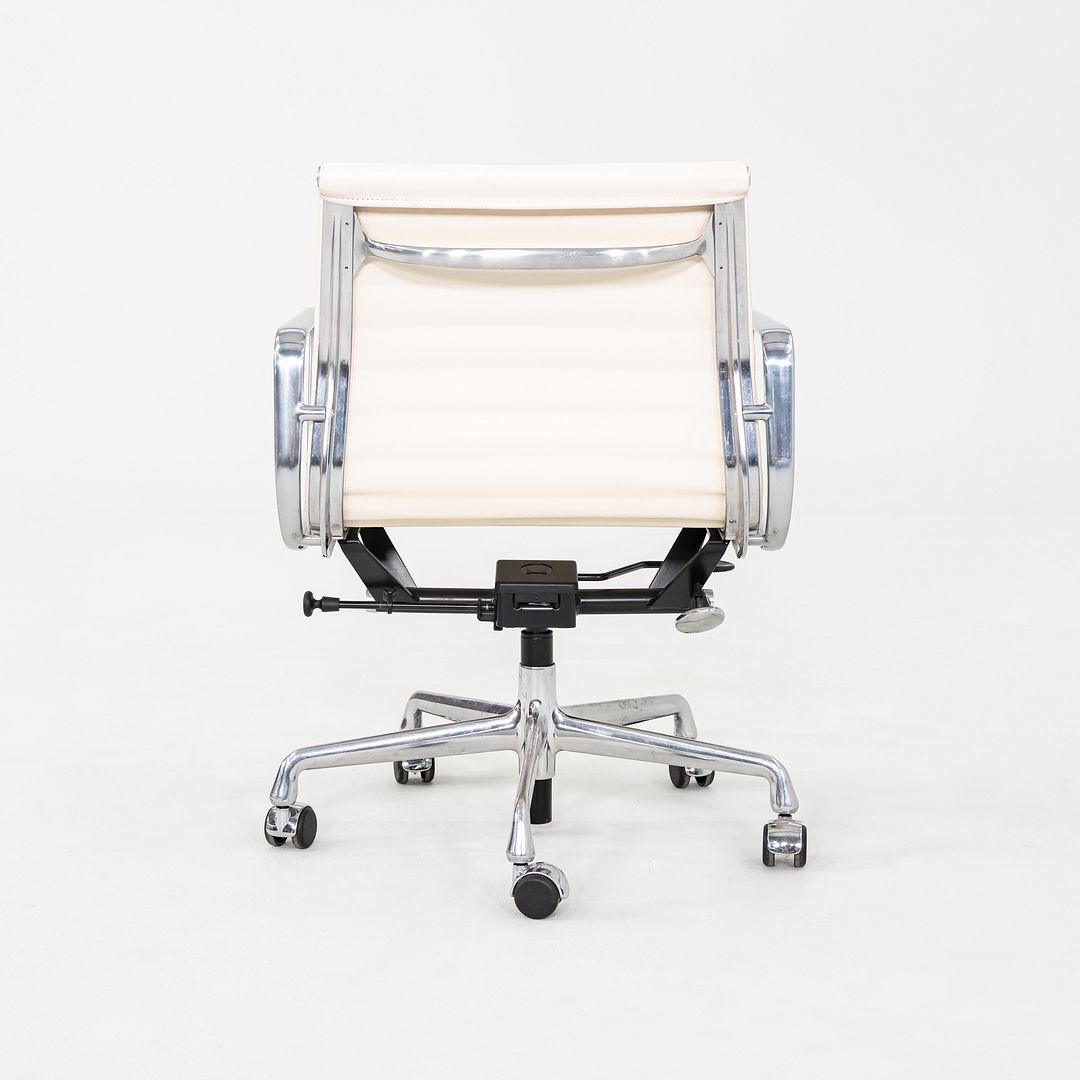 Aluminum Group Management Desk Chair, Model EA335