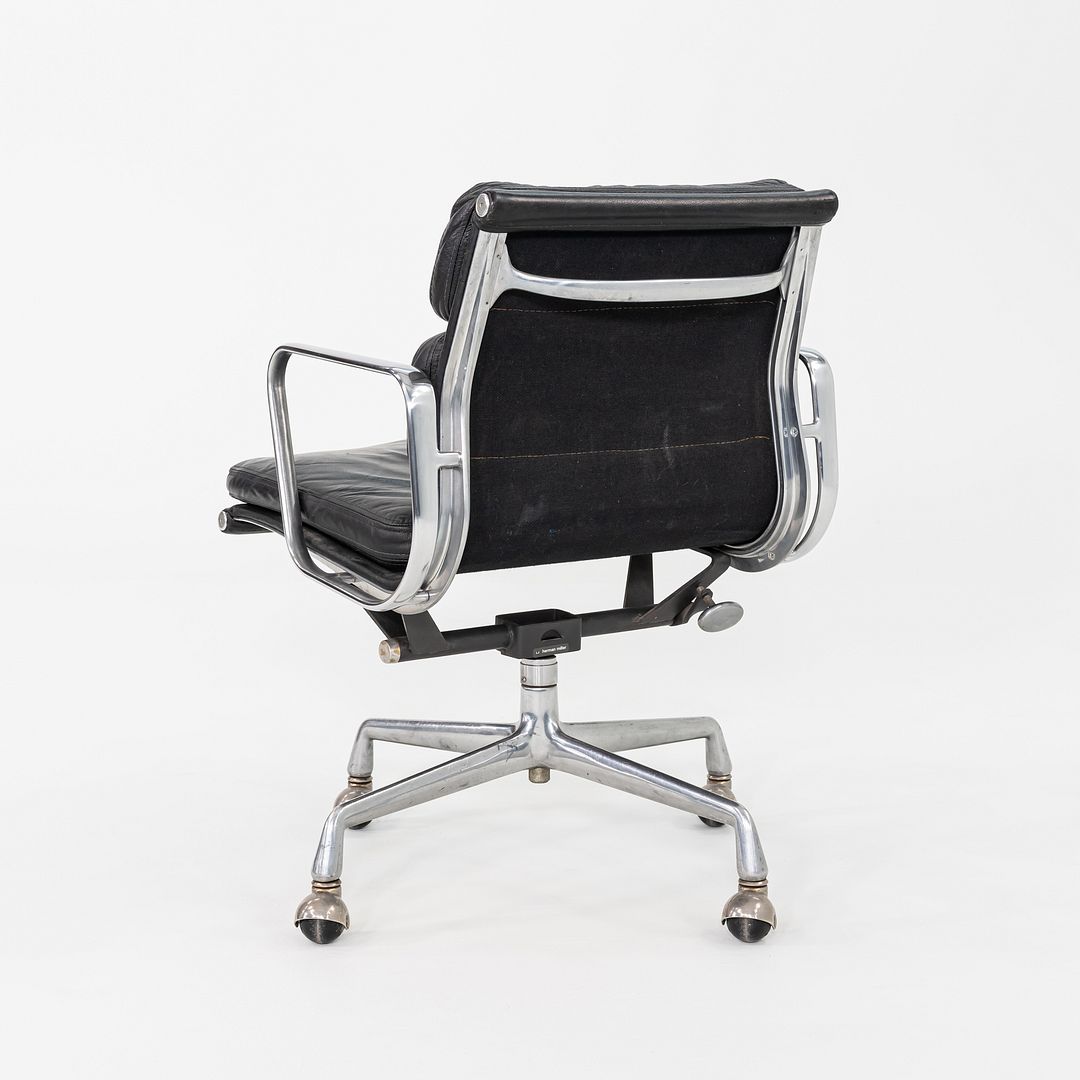 Soft Pad Management Chair, EA418