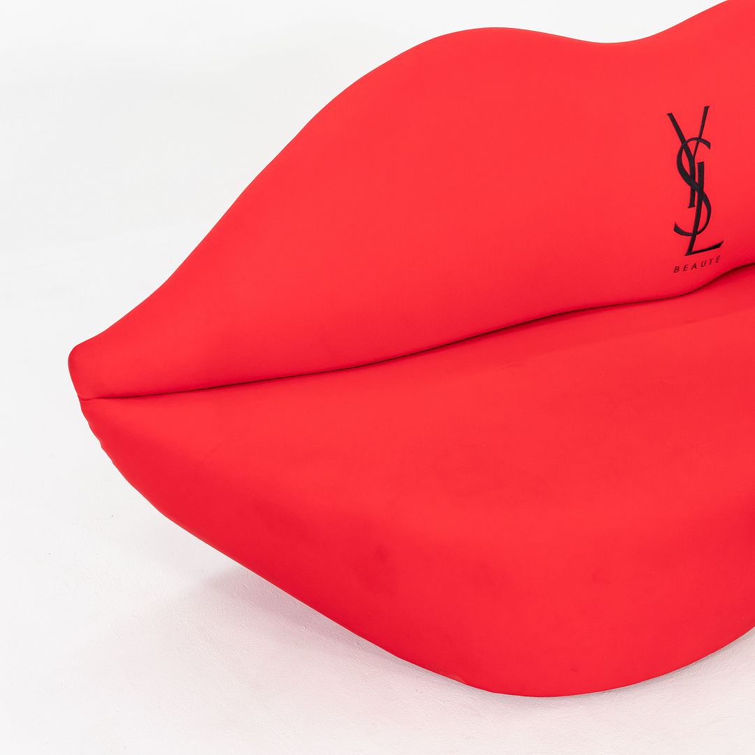 Lips Sofa