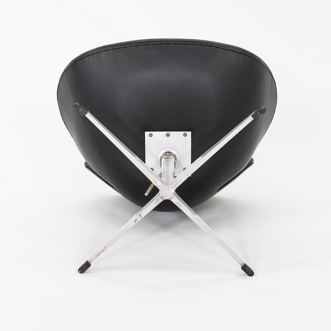 Swan Chair, Model 3320