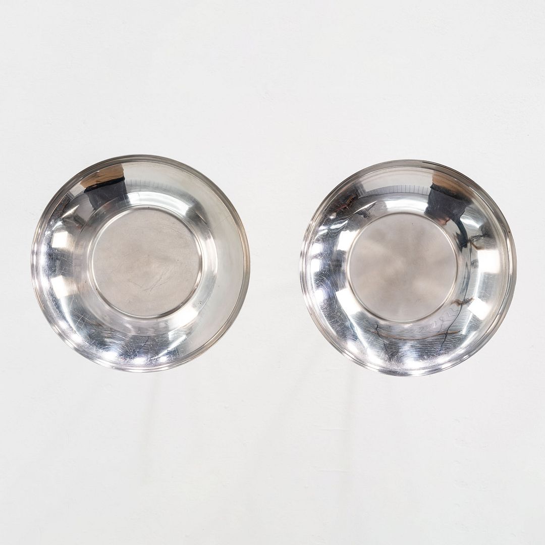 Pedestal Round Ashtray
