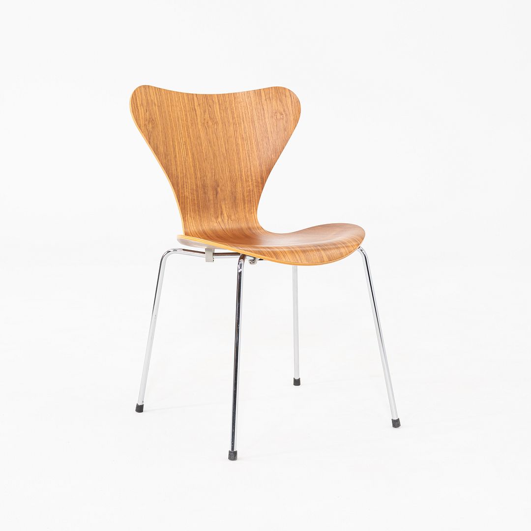 Series 7 Stacking Chair, Model 3107