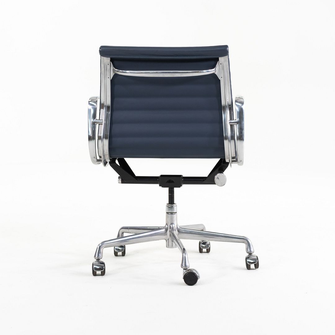 Eames Aluminum Group Management Chair, Model EA335