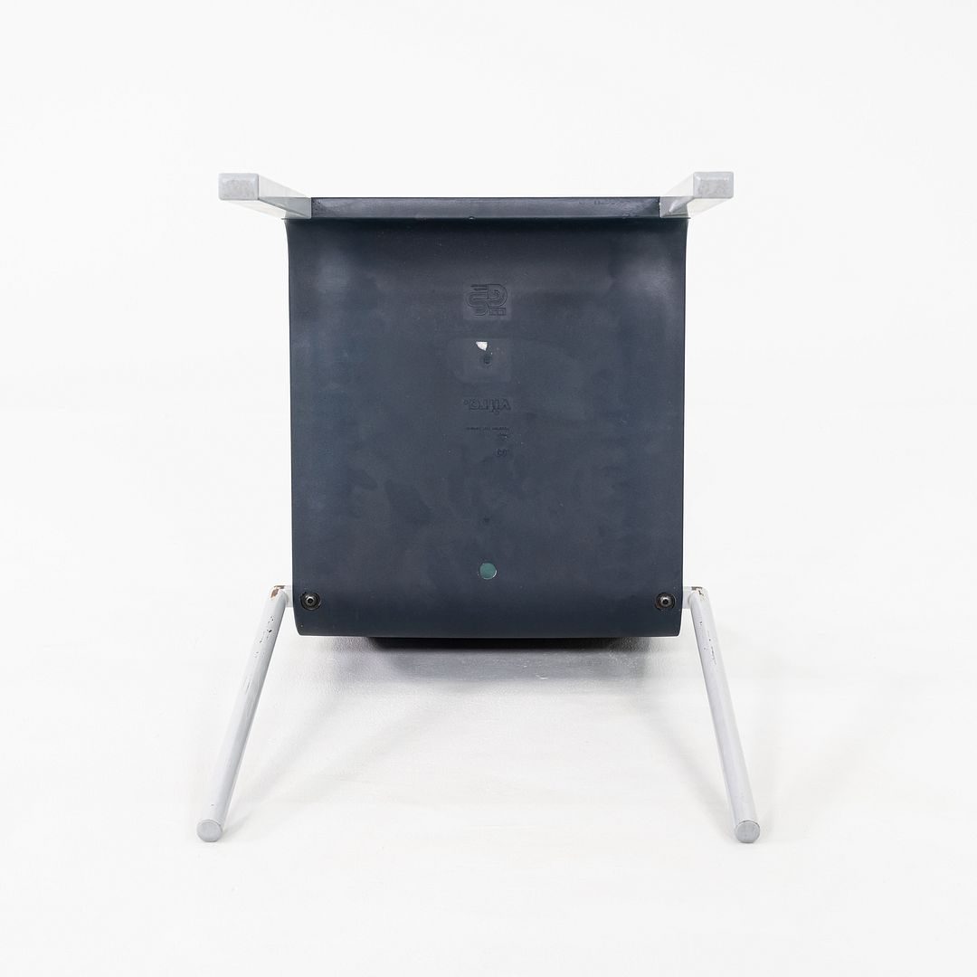 .03 Stacking Dining Chair