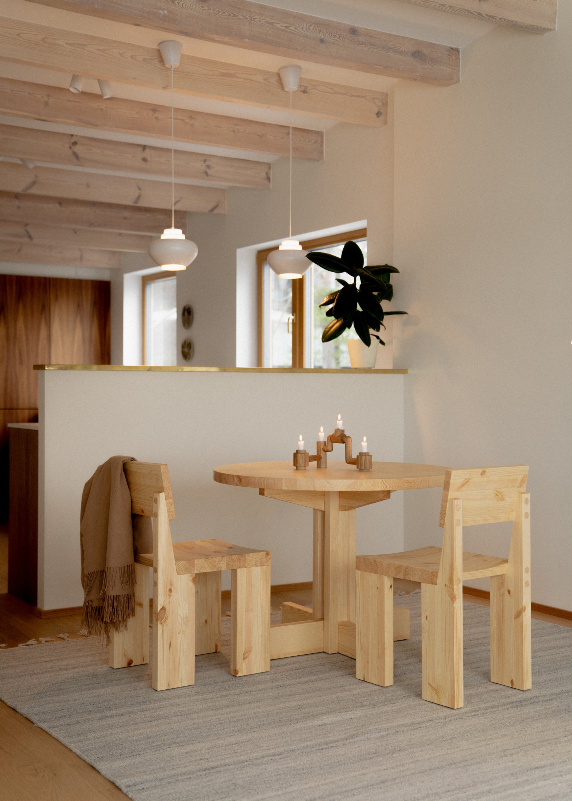 001 Dining Table — Round