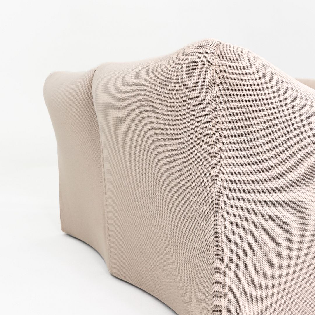 685 Loveseat Sofa