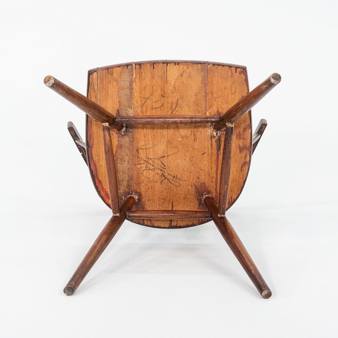 N19 Straight Chair