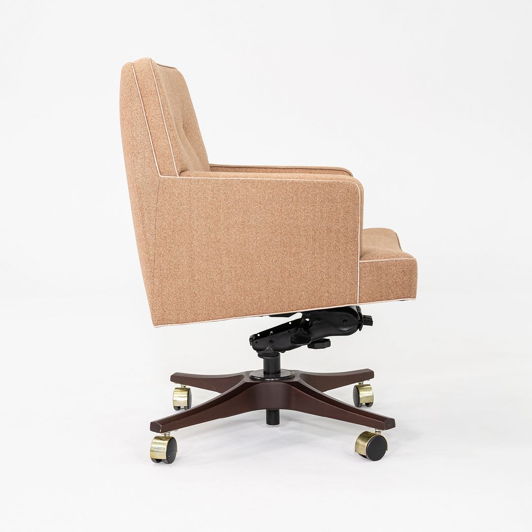 Executive Swivel Chair with Pneumatic Base