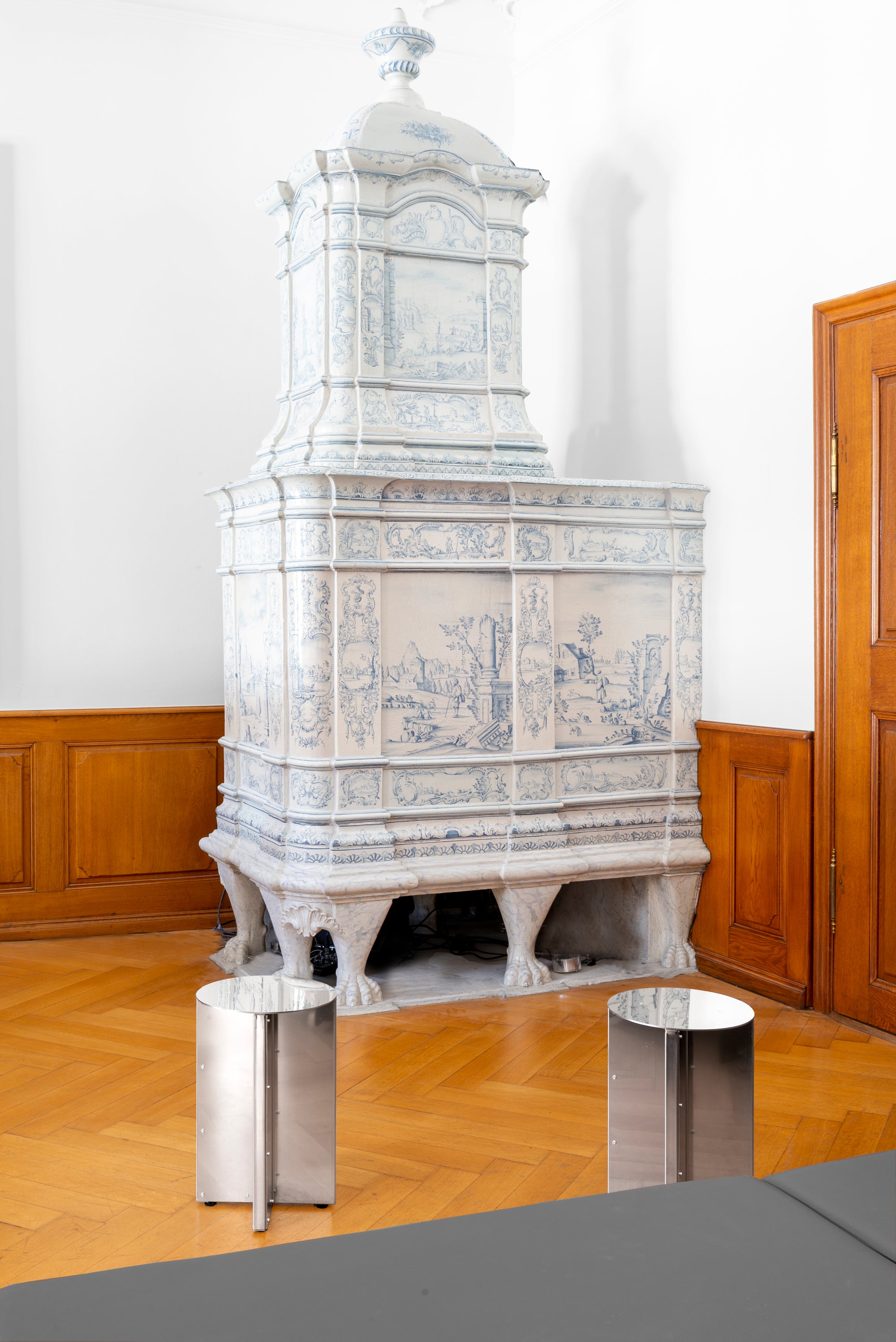 NM22 Stool