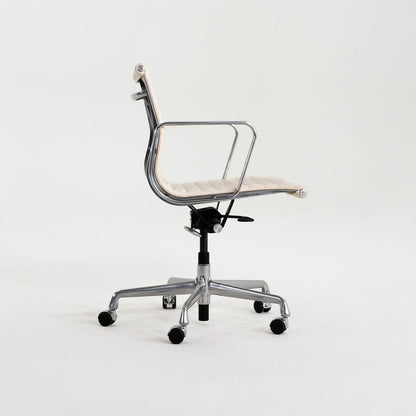 Aluminum Group Management Desk Chair, Model EA335