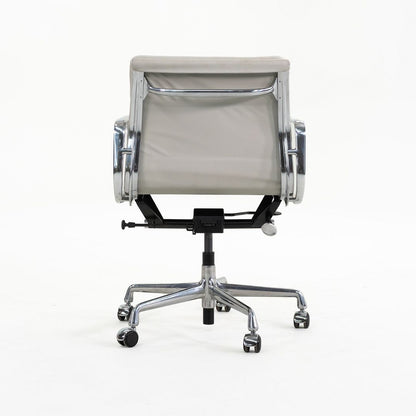 Eames Soft Pad Management Chair, EA435