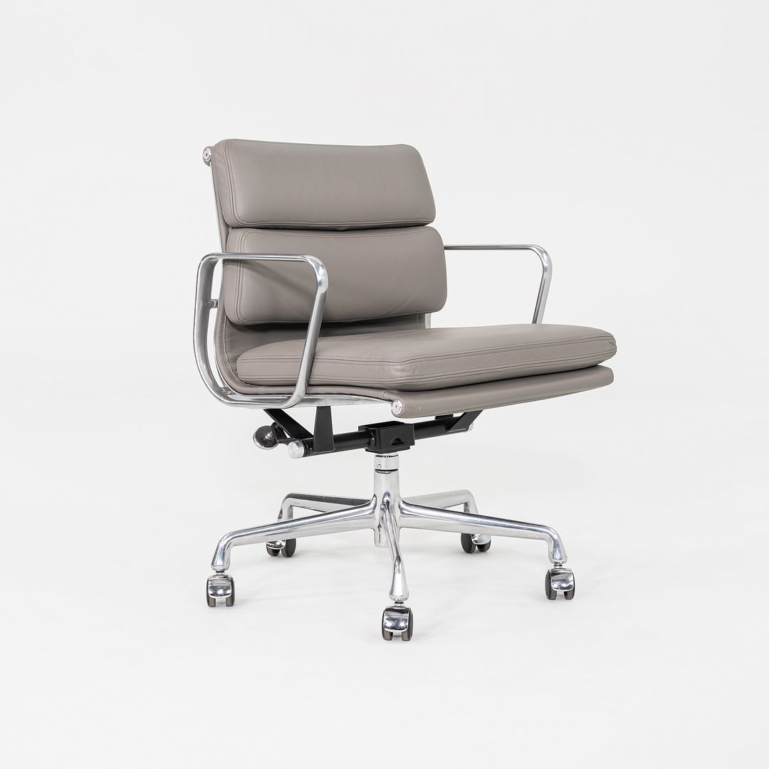 Soft Pad Management Chair, EA435